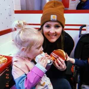 Meet your Posher, Caitlin